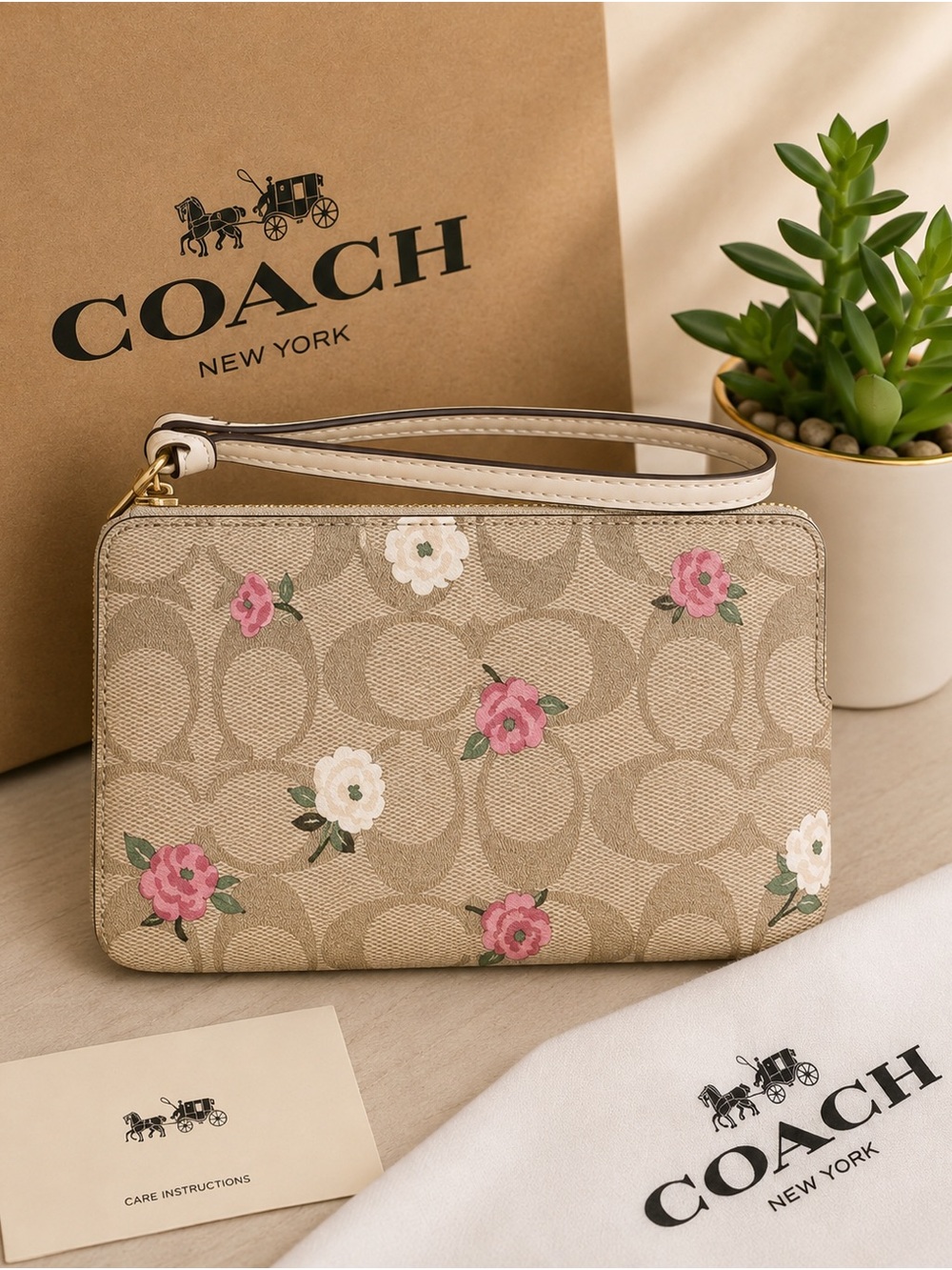 NWT Coach Corner Zip Wristlet in Signature Floral Print – Khaki Chalk Multi - Picture 4 of 4